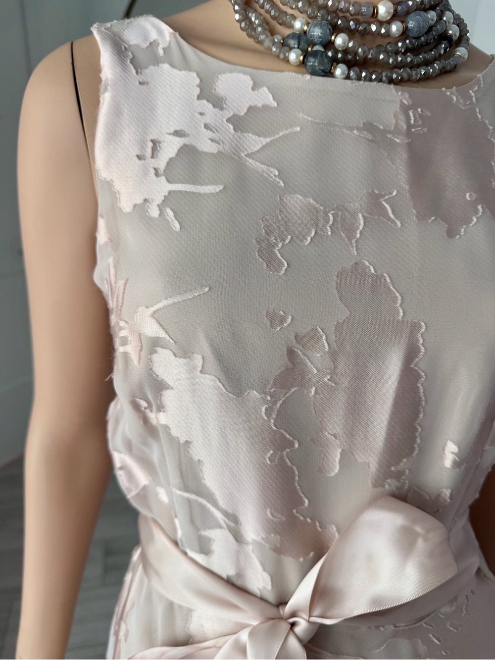 Tahari Arthur S. Levine Champagne Floral Satin Gown – Size 8 - Picture 3 of 13